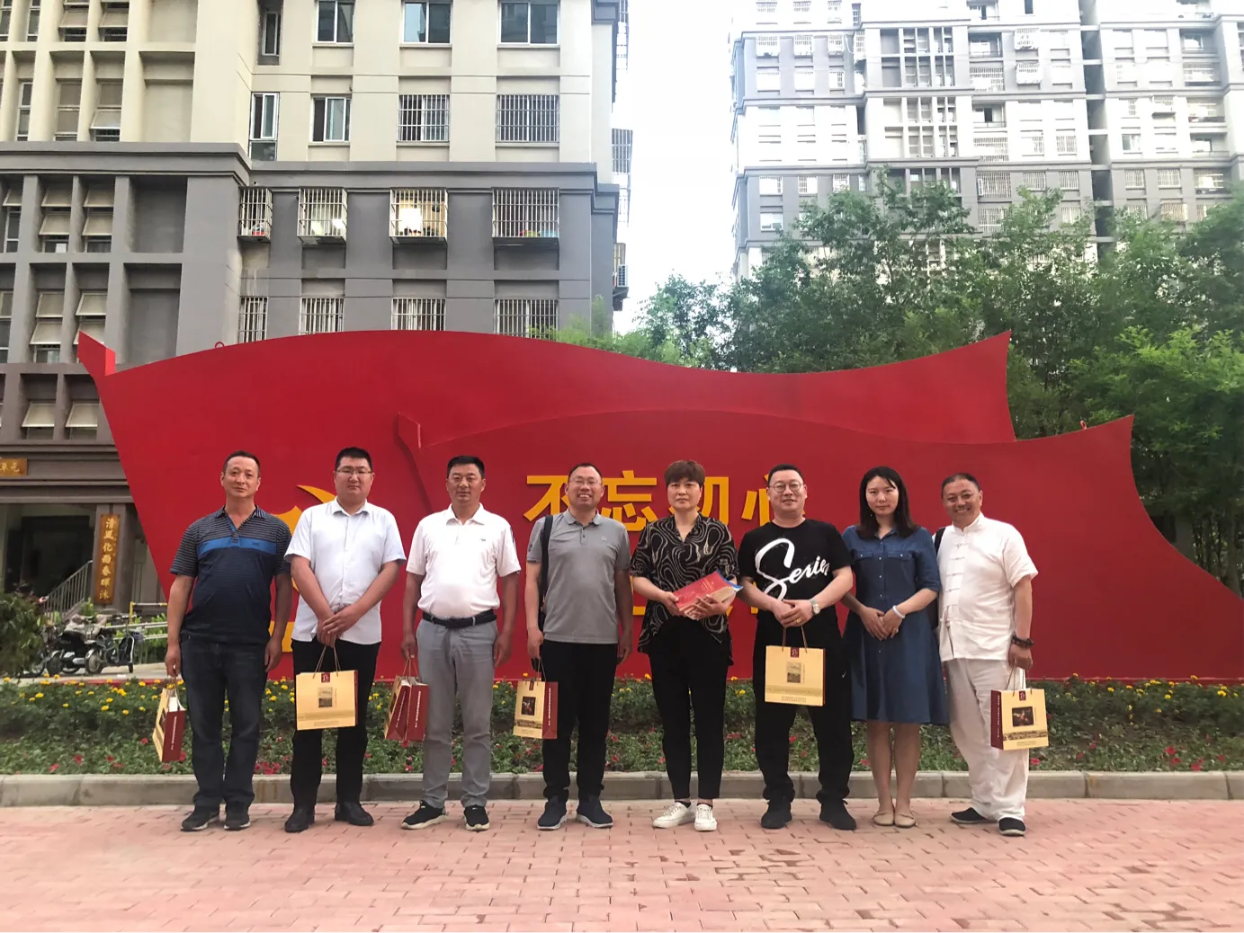 金牛村两委前往“仁义下关主题文化社区”观摩学习