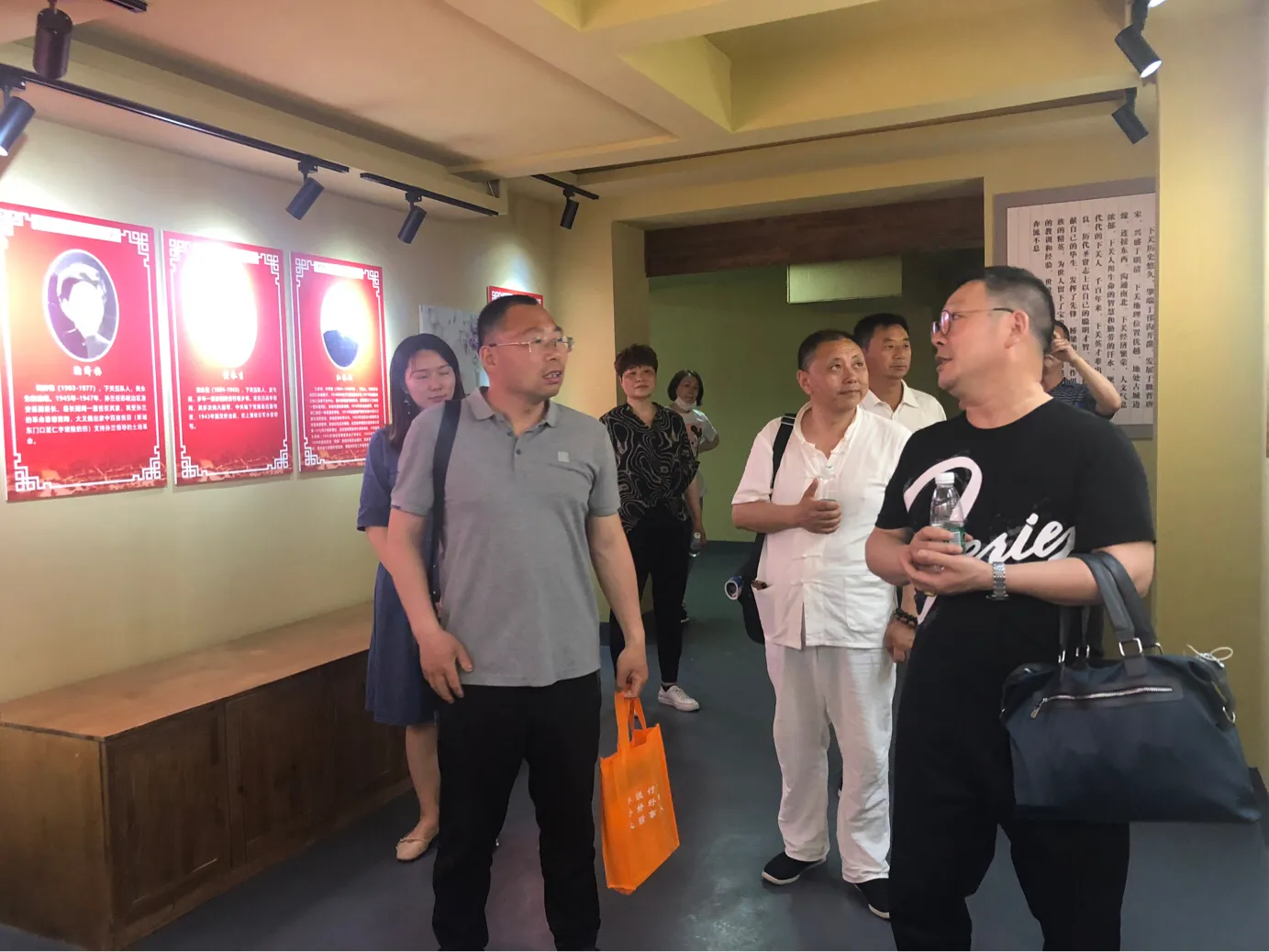 金牛村两委前往“仁义下关主题文化社区”观摩学习