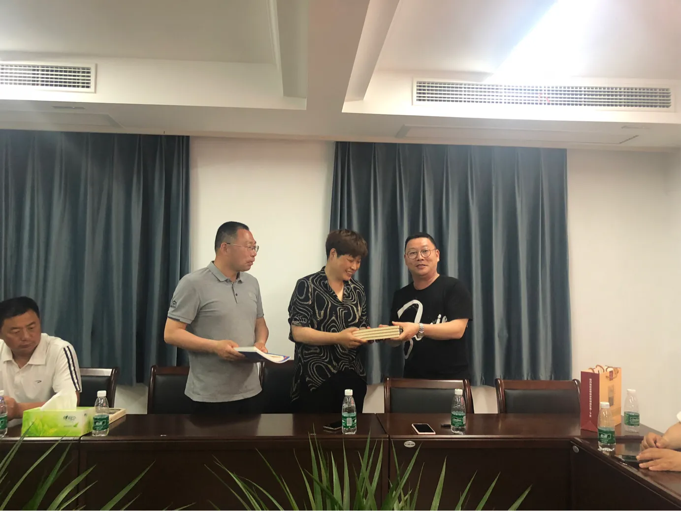 金牛村两委前往“仁义下关主题文化社区”观摩学习